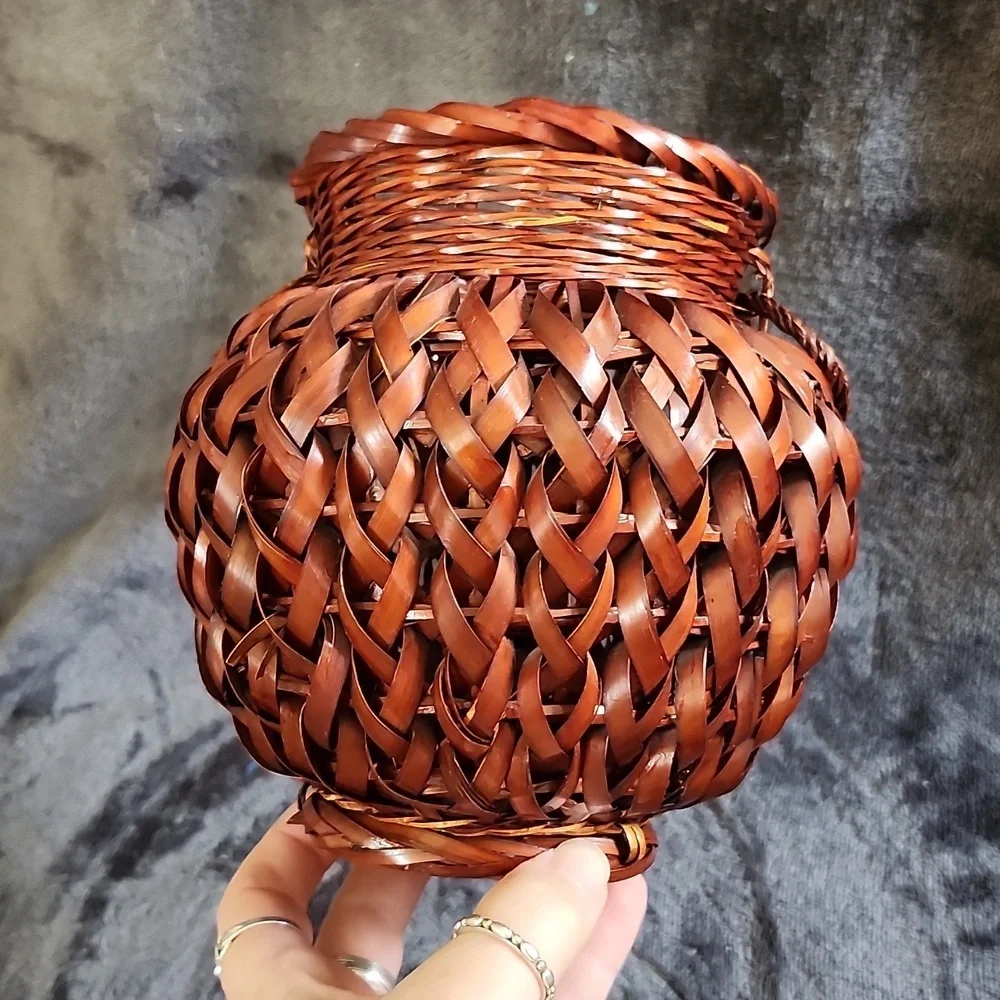 Hand woven chestnut vase basket ring handle small